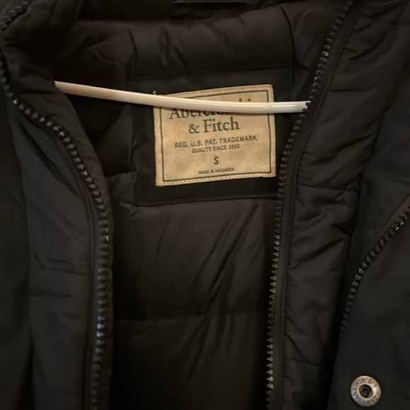 Abercrombie & Fitch Black Fall/Winter Jacket Faux Collar Size Small EUC - Picture 2 of 7